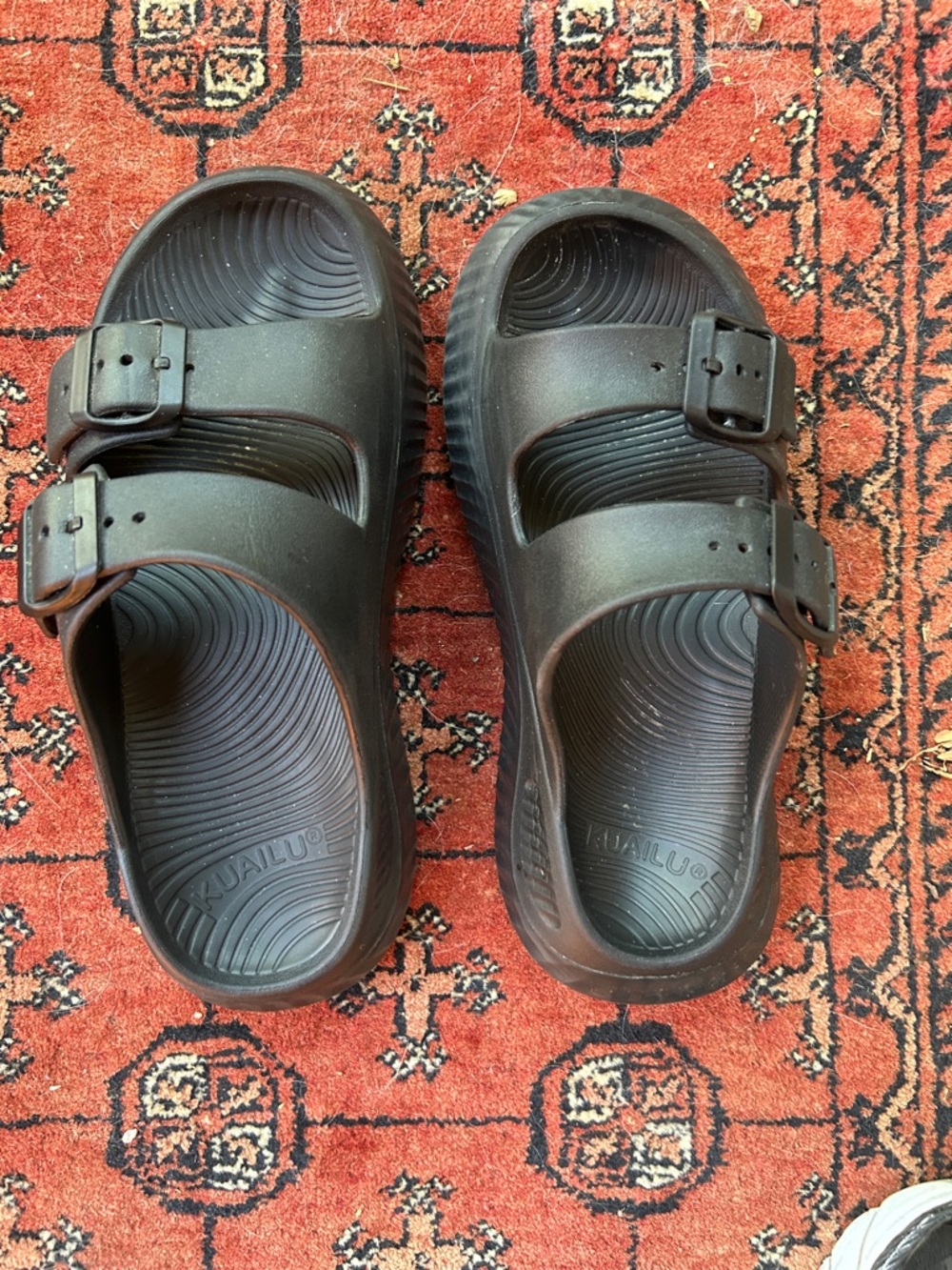 Kuailu Black Womens Dual-Buckle Slide Sandals; Minimal wear; Size 9